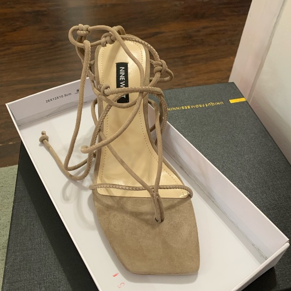 Strappy heels - Picture 2 of 4